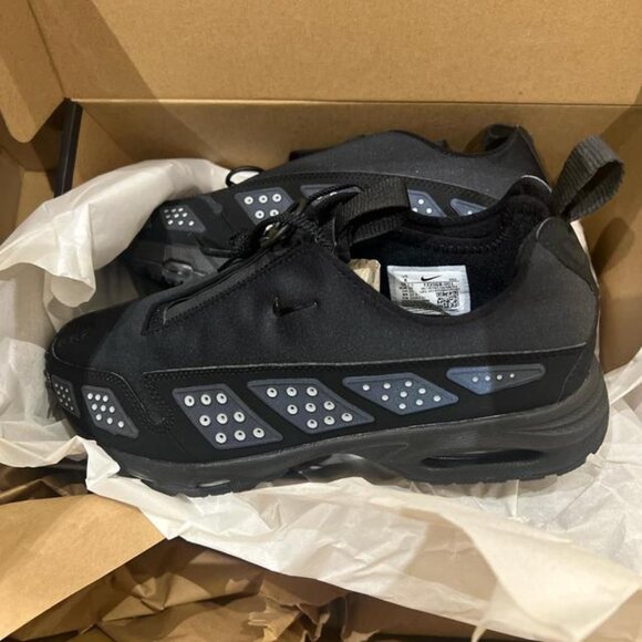 Nike Women's Black Trainers - Picture 1 of 1